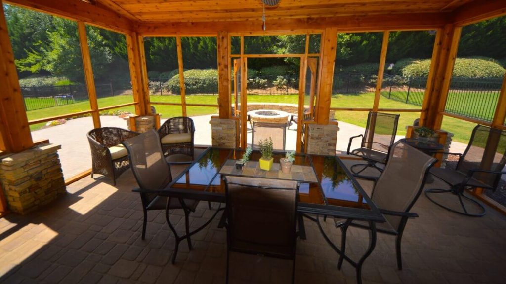 Outdoor Makeover: Screened-in Porch Benefits for Outdoor Living Experience
