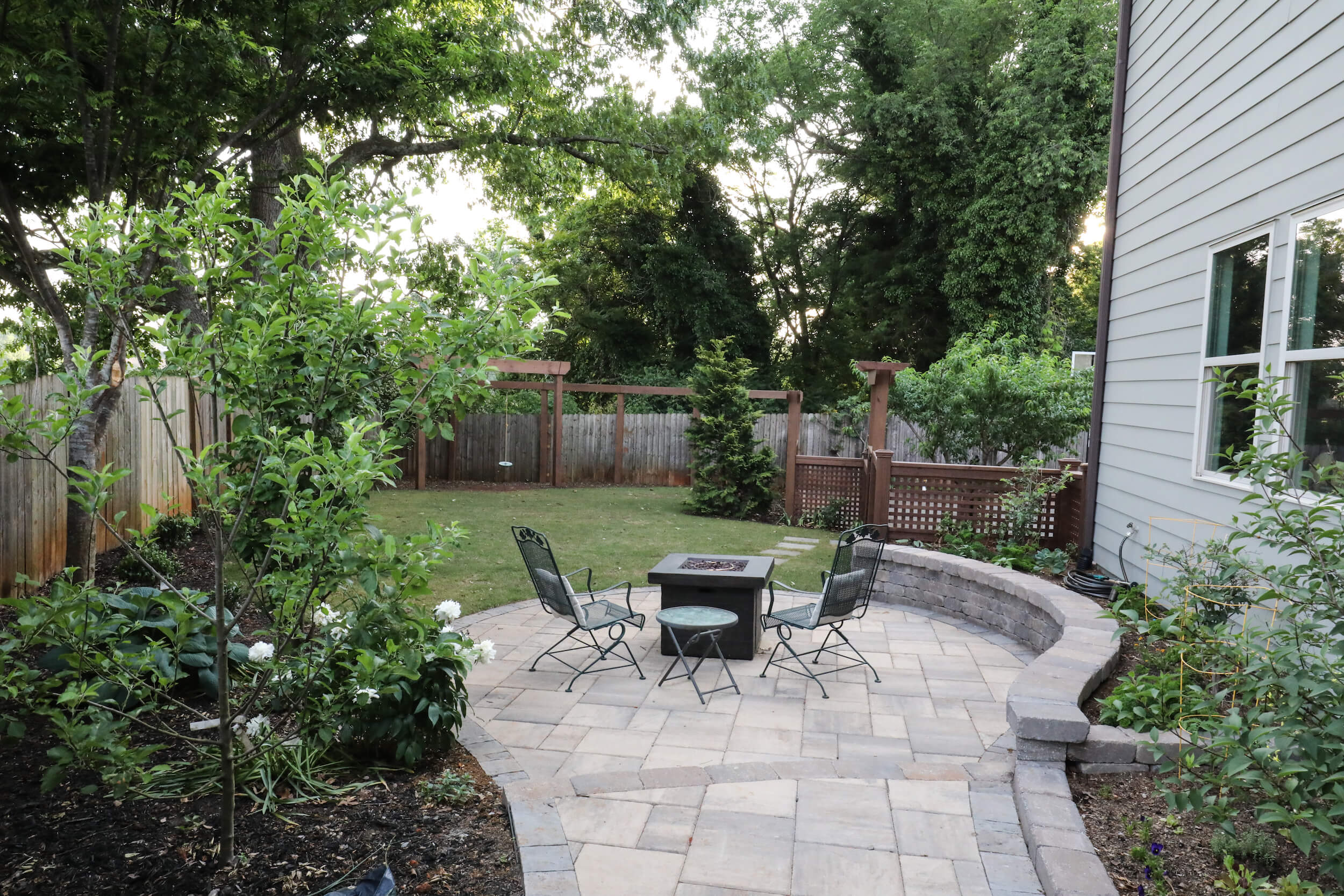 Outdoor Makeover : 7 Tips on How to Clean Your Tiled or Paved Patio