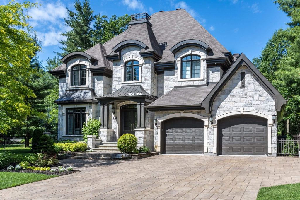 Outdoor Makeover: 8 Reasons to Opt for Paver Driveways