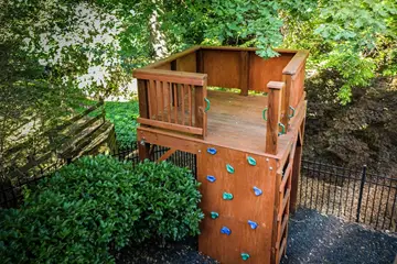Outdoor makeover: Kid-Friendly-Backyards-Climb-And-Discover-New-Places