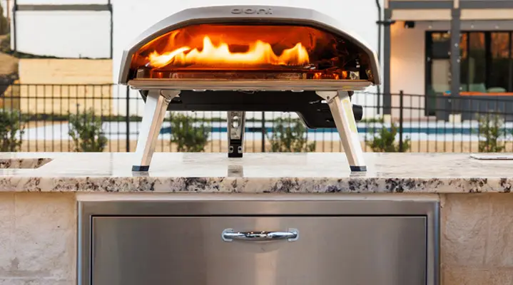 Outdoor Makeover: Outdoor-Kitchen-Gas-Pizza-Oven