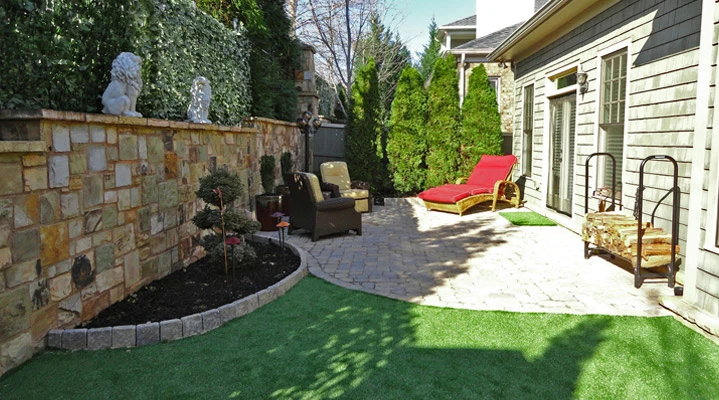 Outdoor Makeover: Hardscaping_Ideas_For_Small_Backyard