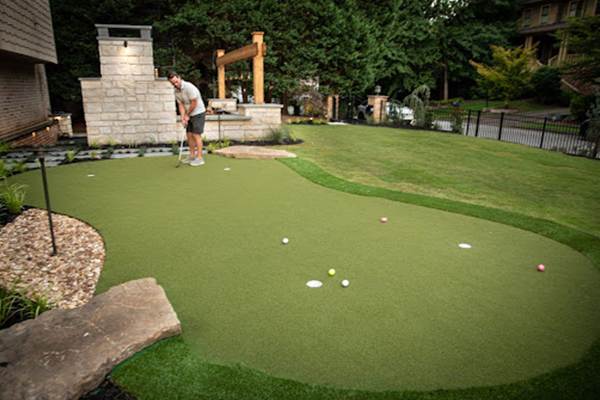 Outdoor Makeover: Synthetic_Turf_Installation_Services
