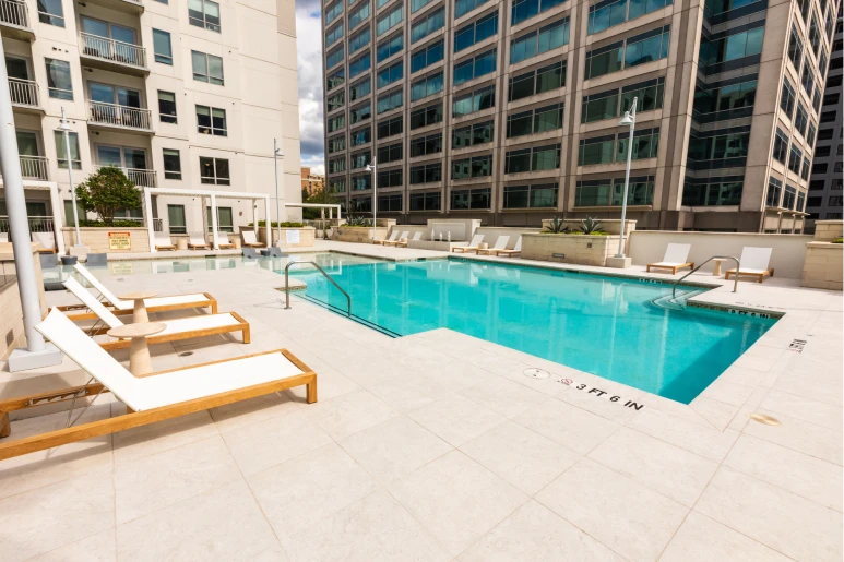 Rooftop pool installation